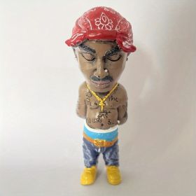 1pc Hip-Hop Singer Statue, Music Artist Sculpture Table Decoration, Gift For Hip-Hop Lovers, Garden Resin Decoration (Color: Red Turban)